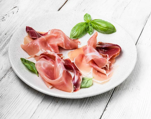 çanak üzerinde hizmet jambon