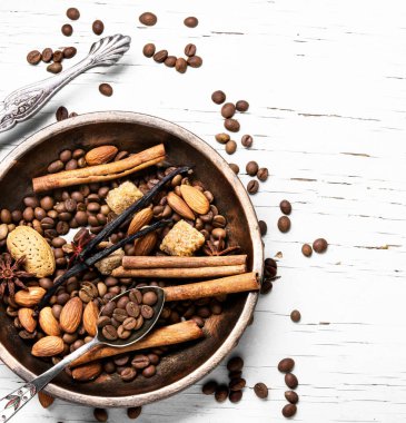 Kavrulmuş kahve çekirdeği.