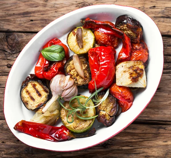 Verdure grigliate in piatto — Foto Stock