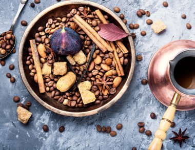 Türk kahvesi incir ile