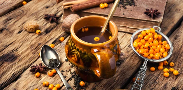 Chá com mar-buckthorn — Fotografia de Stock