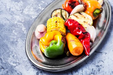 ızgara sebze ile çanak