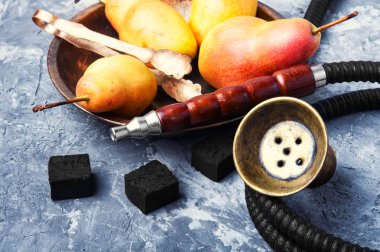 Arapça sigara nargile ile armut