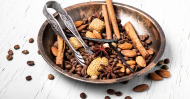 Kavrulmuş kahve çekirdeği.