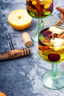 Geleneksel yaz içki sangria