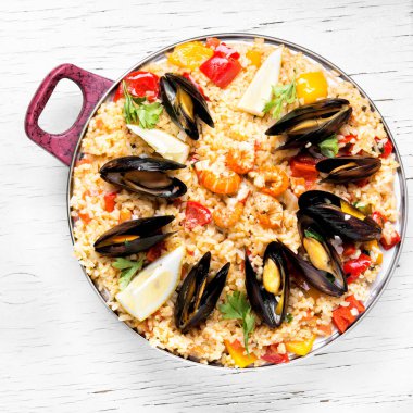 Deniz mahsullü Paella.