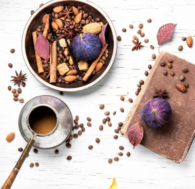 Kavrulmuş kahve çekirdeği.