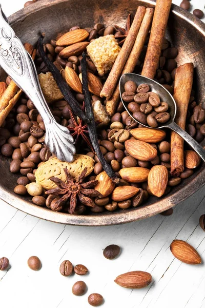 Kavrulmuş kahve çekirdeği.