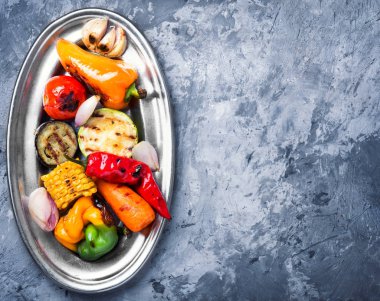 ızgara sebzeli plaka