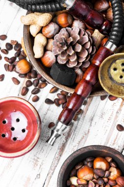 Bir somun tadı ile nargile