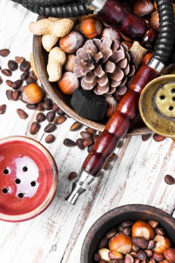 Bir somun tadı ile nargile