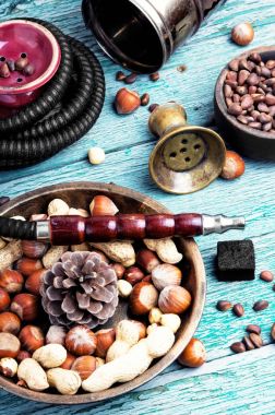 Bir somun tadı ile nargile