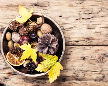 sembolik sonbahar Ikebana