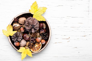 sembolik sonbahar Ikebana