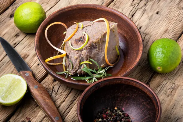 석 회와 쇠고기 고기 — 스톡 사진