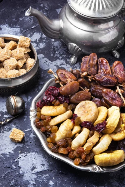 Tea with oriental sweets — Stock Photo, Image