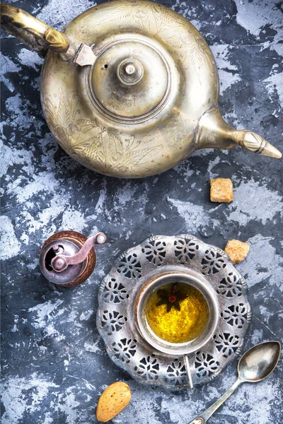 Te med orientaliska godis — Stockfoto