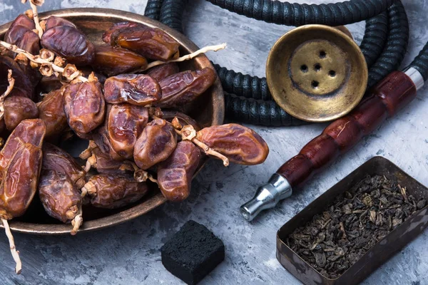 Oriental nargile with dates — Stock Photo, Image