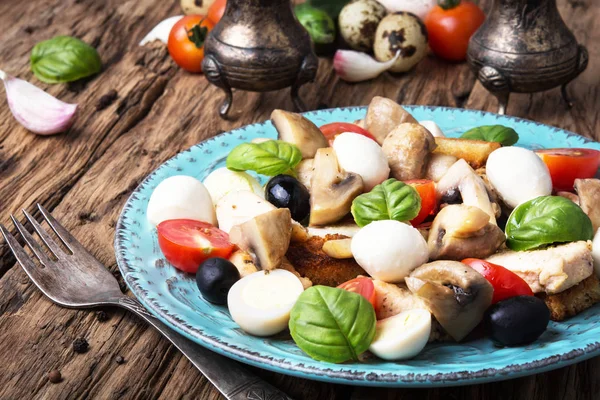 Ensalada griega sobre fondo retro — Foto de Stock