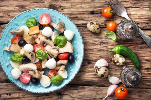 Ensalada griega e ingredientes —  Fotos de Stock