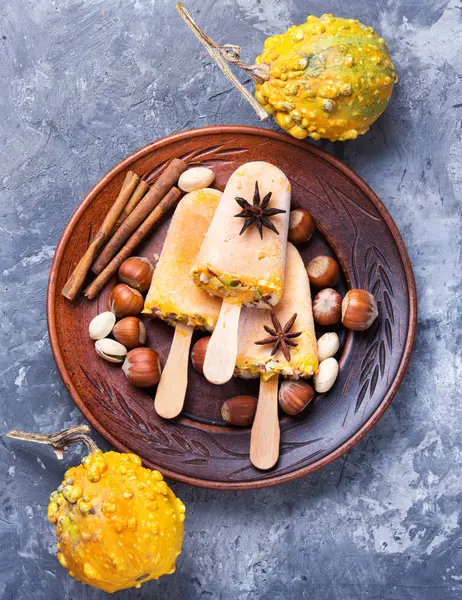 Ice cream with pumpkin and nuts — Stock Photo, Image