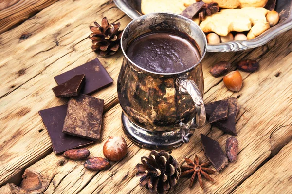 Olvad a fém pohár csokoládé — Stock Fotó