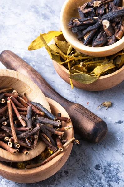 Conjunto de plantas medicinales secas —  Fotos de Stock