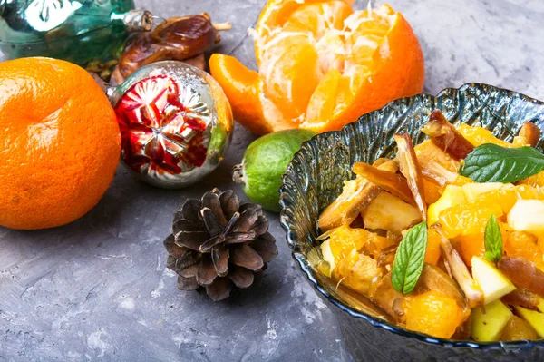 クリスマス エキゾチックなフルーツ サラダ — ストック写真