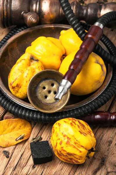 Nargile shisha with quince — Stock Photo, Image