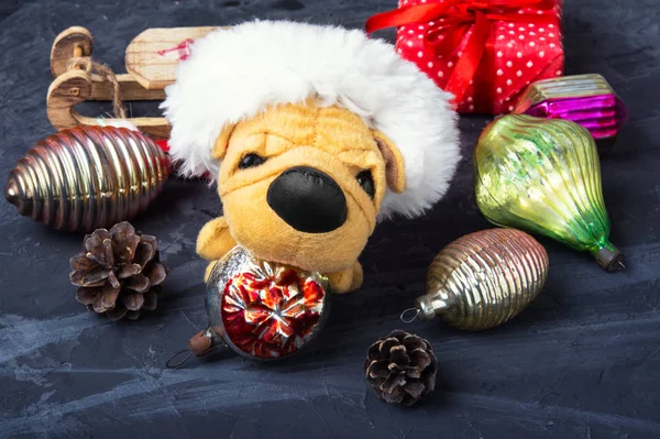 Simbólico pequeño perro de Navidad — Foto de Stock
