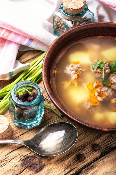 Soupe aux boulettes de viande — Photo