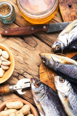 tuzlu balık ve bira