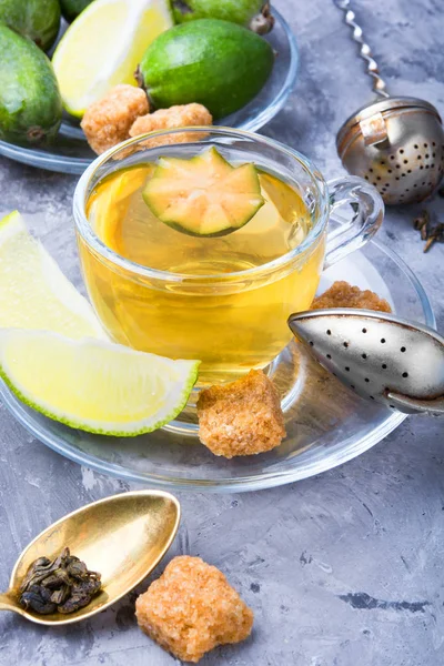 Tea with lime and feijoa — Stock Photo, Image