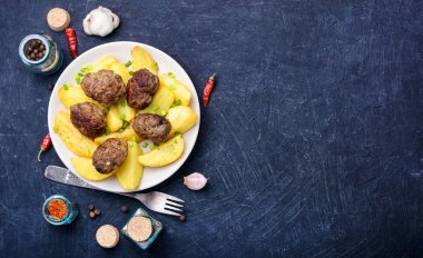 Et Beşamel sos ve patates