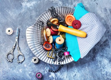 Vintage makas ve iplik