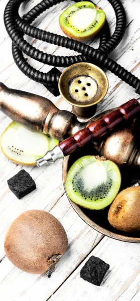 Narguilé shisha com kiwi — Fotografia de Stock