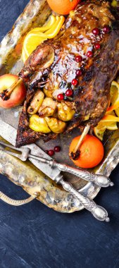 Kızarmış ördek ve portakal