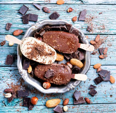 Fındıklı çikolatalı dondurma