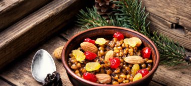 Buğday lapası ile fındık ve kuru üzüm