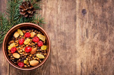 Buğday lapası ile fındık ve kuru üzüm