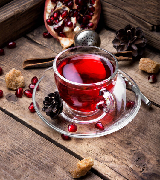 Теплый гранатовый чай
.