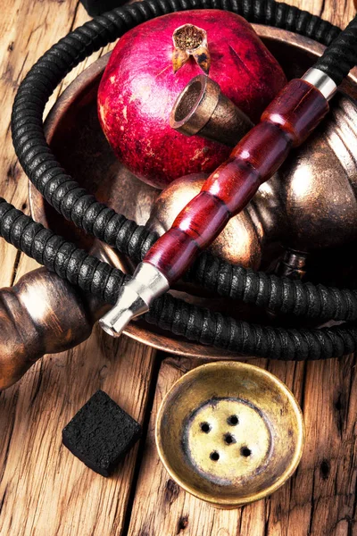 Hookah with pomegranate — Stock Photo, Image