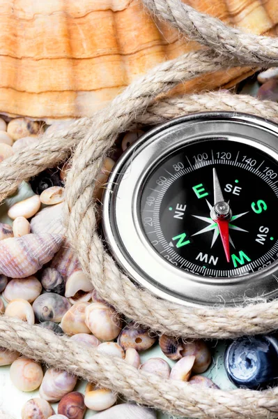 Havet kompass och snäckskal — Stockfoto