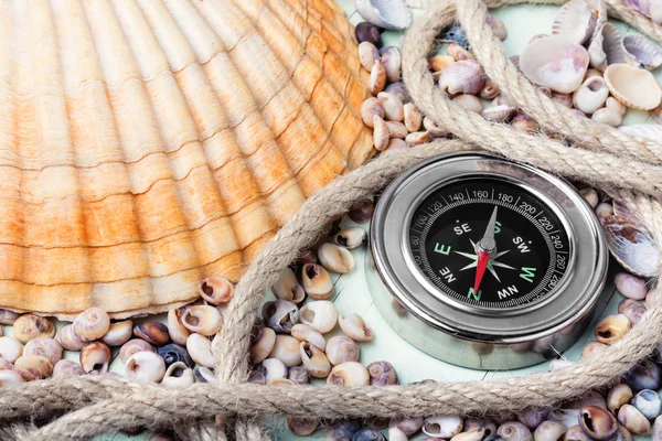 Sea compass and seashells — Stock Photo, Image