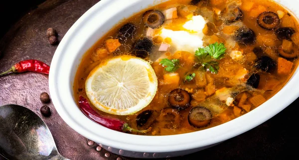 Solyanka soupe russe traditionnelle — Photo