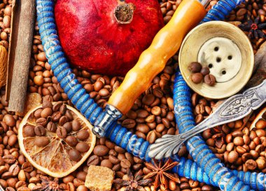 Kahve aroması ile modern nargile