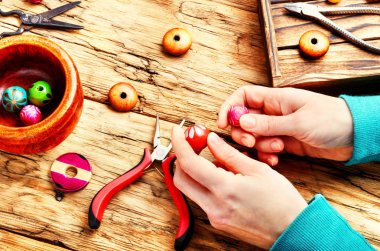 Boncuk dikiş el için