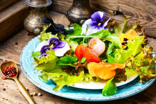 Salade de fleurs désintoxication — Photo