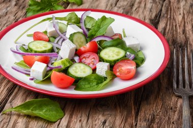 ıspanak, peynir ve domates salatası