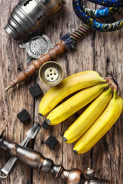 Shisha narguilé com sabor a tabaco de banana — Fotografia de Stock